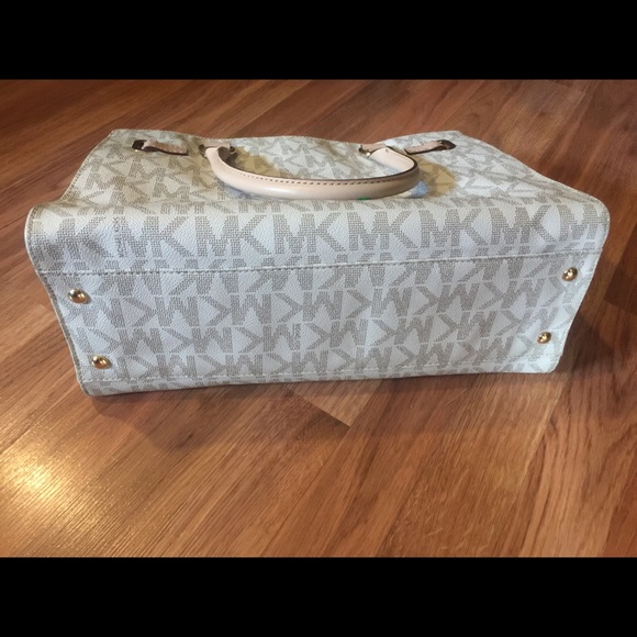 Sold - Picture 4 of 8